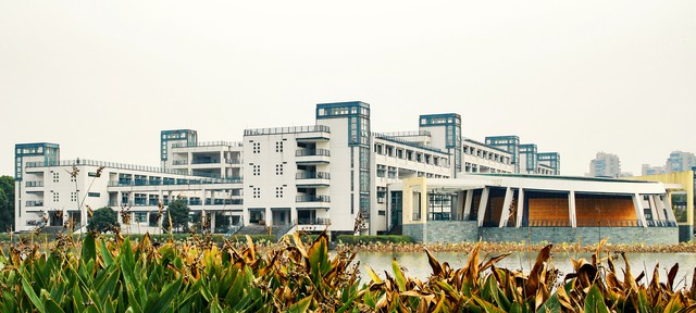 如何在茫茫人海中找到以前的老同学？