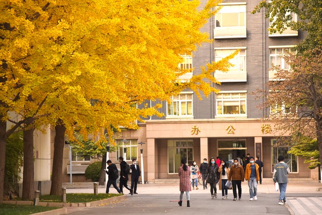 如何在茫茫人海中找到以前的老同学？