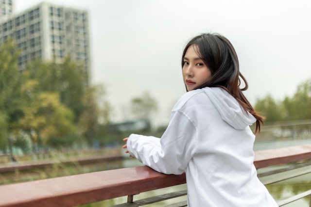 如何在茫茫人海中找到以前的老同学？