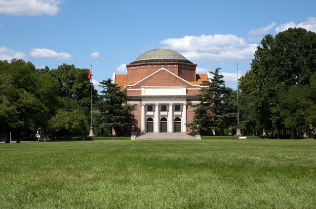 如何在茫茫人海中找到以前的老同学？