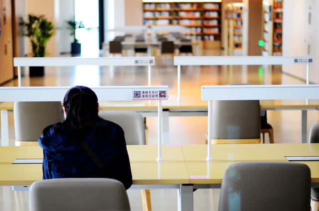 如何在茫茫人海中找到以前的老同学？